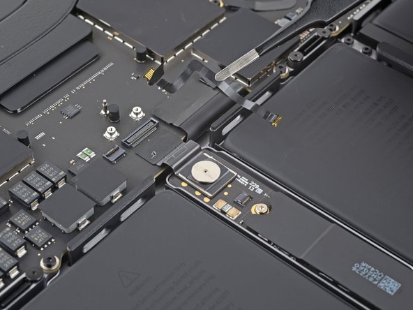 MacBook Pro 16" 2023 Battery Disconnection, Remove the battery data cable: stap 0, afbeelding 3 van 3