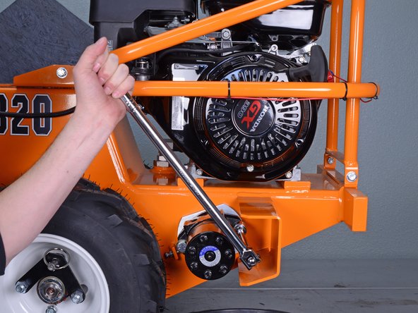 Barreto Tillers E1320HTRLR 2016 Wheel Drive Motor Replacement, Remove the motor bolts: crwdns2935265:031crwdnd2935265:03crwdnd2935265:03crwdne2935265:0