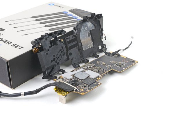 HTC Vive XR Elite Motherboard Replacement, Reposition the motherboard frame: crwdns2935265:0108crwdnd2935265:03crwdnd2935265:03crwdne2935265:0