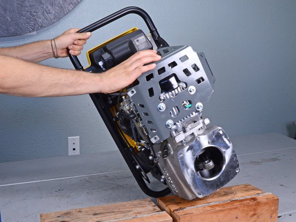 Wacker 4-Stroke Rammer BS504AS REV 101 (2019) Clutch Drum Replacement, Separate the motor from the crankcase: crwdns2935265:021crwdnd2935265:02crwdnd2935265:03crwdne2935265:0