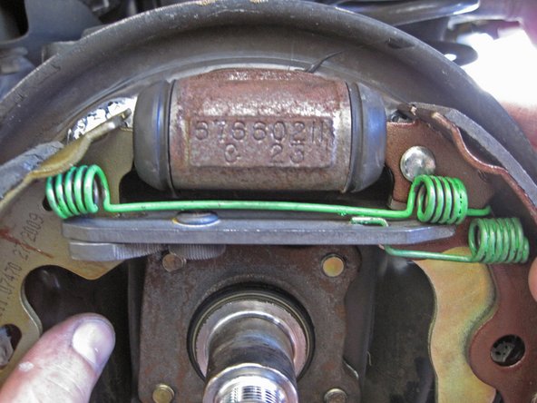 2005-2007 Ford Focus Brake Shoes Replacement: passo 14, imagem 2 %32