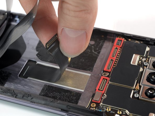 OnePlus 7T Screen Replacement, Separate the display cable: crwdns2935265:019crwdnd2935265:02crwdnd2935265:03crwdne2935265:0