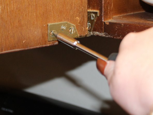 Cabinet Door Hinge Replacement: crwdns2935265:04crwdnd2935265:02crwdnd2935265:02crwdne2935265:0