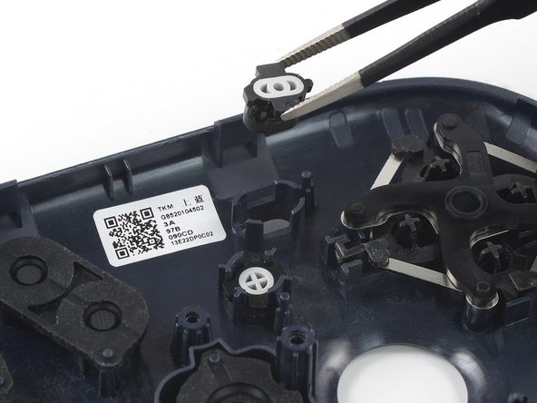 Google Stadia Controller Buttons Replacement, Remove the buttons: passo 26, imagem 2 %32