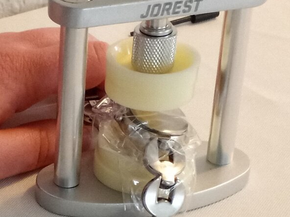 FOSSIL ES3012 Battery Replacement: step 7, image 1 of 3