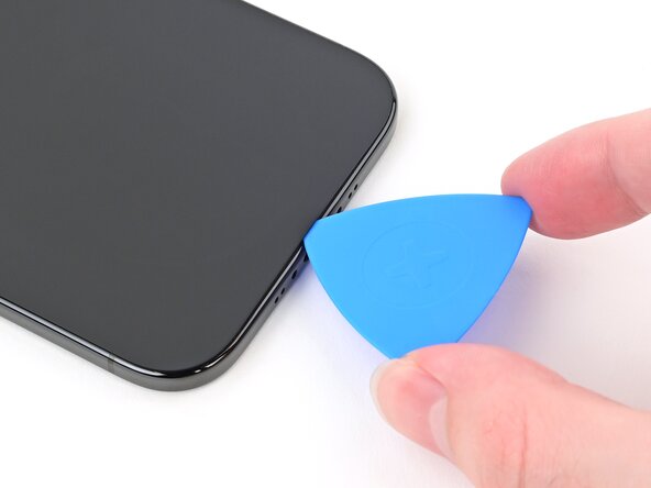 iPhone Air Back Glass Replacement, Separate the bottom edge adhesive: crwdns2935265:08crwdnd2935265:01crwdnd2935265:03crwdne2935265:0