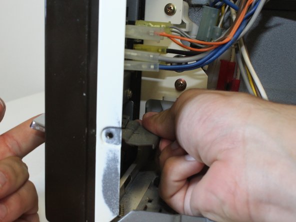 Repairing Quasar Microwave Door Handle: crwdns2935265:06crwdnd2935265:03crwdnd2935265:03crwdne2935265:0