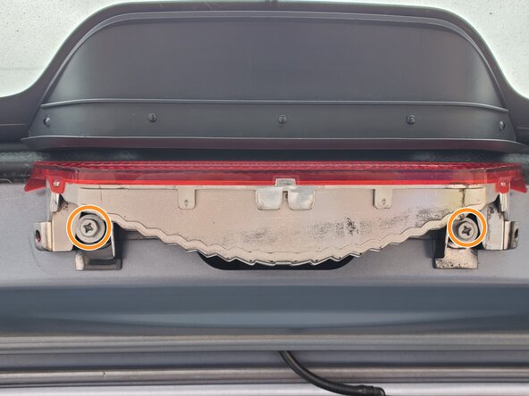 2006 Toyota Matrix Center Brake Light Bulb Replacement: crwdns2935265:06crwdnd2935265:03crwdnd2935265:03crwdne2935265:0