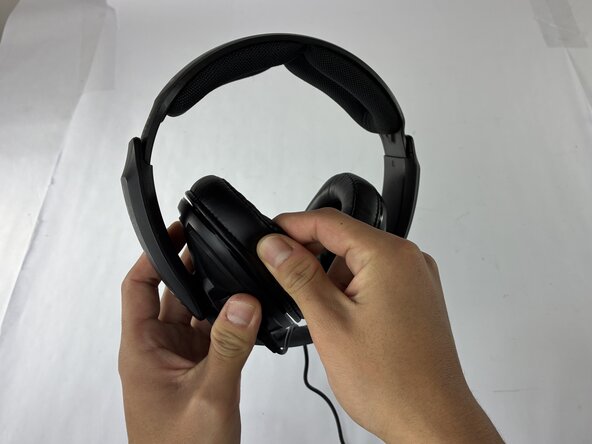 EPOS Sennheiser GSP 302 Microphone Replacement, Earpad Cushion: step 1, image 1 of 3