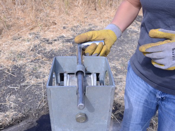 Afridev Casing Pipe Disassembly, Axle and Handle: crwdns2935265:04crwdnd2935265:03crwdnd2935265:03crwdne2935265:0