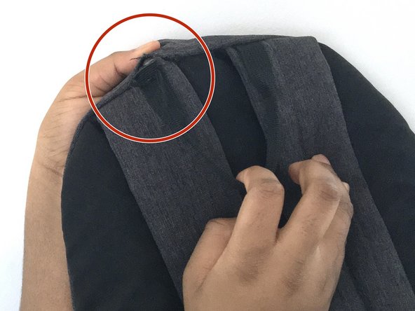 How to Reattach a Backpack Grab Handle: crwdns2935265:05crwdnd2935265:03crwdnd2935265:03crwdne2935265:0