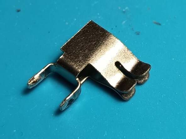 Parkside X20V 4Ah repair of broken battery contact and blown fuse, replace the broken contact: passo 3, immagine 2 di 3