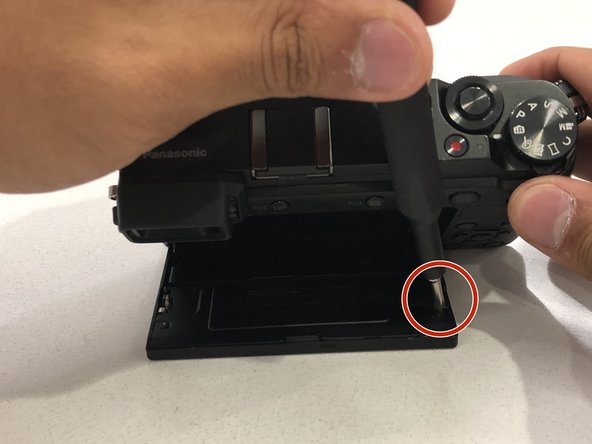 Panasonic Lumix DMC-GX85 Display Screen Replacement: step 4, image 3 of 3