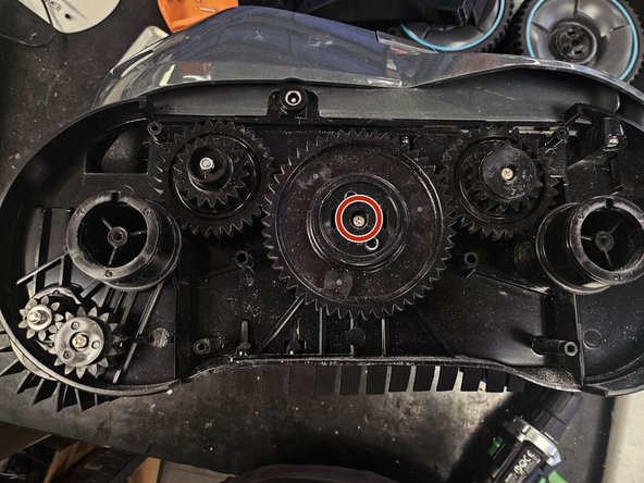 Aiper Seagull Pro: Teardown, Other side's side cover and chassis screws: crwdns2935265:06crwdnd2935265:02crwdnd2935265:03crwdne2935265:0