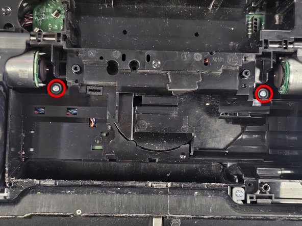 Roborock S7: Cliff sensor replacement, Chassis and main brush: crwdns2935265:06crwdnd2935265:03crwdnd2935265:03crwdne2935265:0