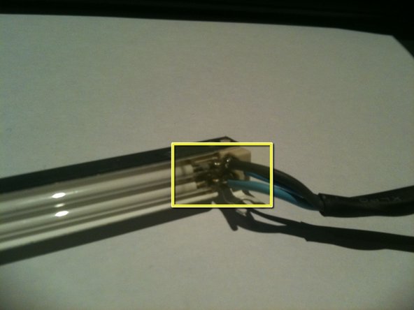 Removing CCFL from iMac 20in LCD CCFL assembly, CCFL assembly: crwdns2935265:024crwdnd2935265:03crwdnd2935265:03crwdne2935265:0