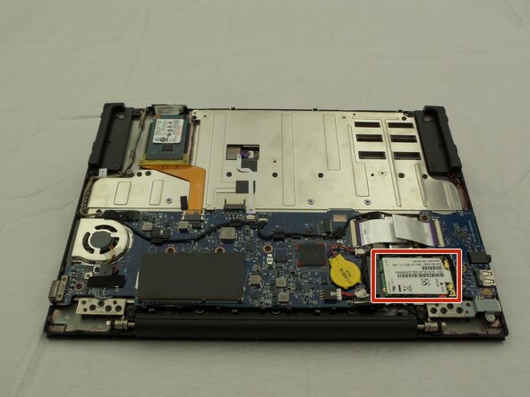 Cr-48 Chromebook Network Card Replacement, Identify the Network Card and Remove the Connectors: crwdns2935265:05crwdnd2935265:01crwdnd2935265:03crwdne2935265:0