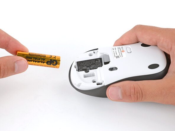 Logitech M310 Battery Replacement, Remove the battery: crwdns2935265:03crwdnd2935265:03crwdnd2935265:03crwdne2935265:0