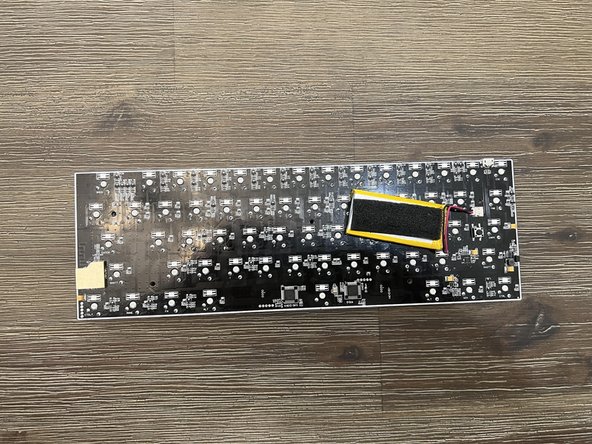 Anne Pro 1 Mechanical Keyboard Switch Replacement, Reattaching the Battery: crwdns2935265:014crwdnd2935265:02crwdnd2935265:02crwdne2935265:0