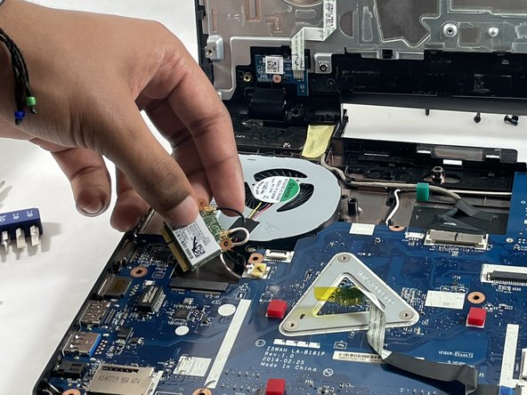 Acer Aspire E5-571P-55TL Motherboard Replacement, CPU Fan: crwdns2935265:06crwdnd2935265:02crwdnd2935265:02crwdne2935265:0