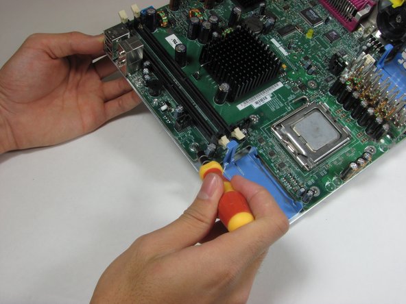Dell Optiplex SX280 Motherboard Replacement: adım 30, 2 resimden 2.