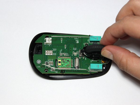 Logitech V220 - Cordless Optical Mouse Scroll Wheel Replacement, Removing the Scroll Wheel: crwdns2935265:06crwdnd2935265:03crwdnd2935265:03crwdne2935265:0