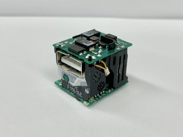 Apple USB Power Adapter Teardown, Isolating internal components: crwdns2935265:03crwdnd2935265:02crwdnd2935265:03crwdne2935265:0