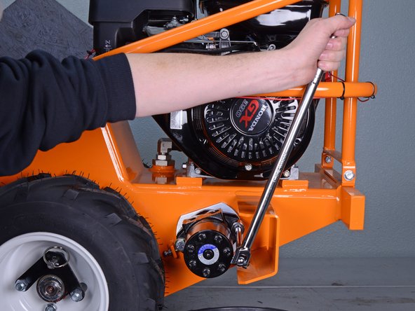 Barreto Tillers E1320HTRLR 2016 Wheel Drive Motor Replacement, Remove the motor bolts: crwdns2935265:031crwdnd2935265:02crwdnd2935265:03crwdne2935265:0