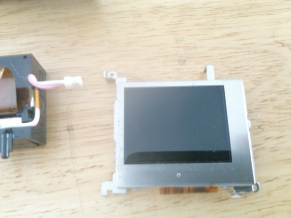 Fujifilm Camera Teardown, LCD removal: adım 6, 3 resimden 2.