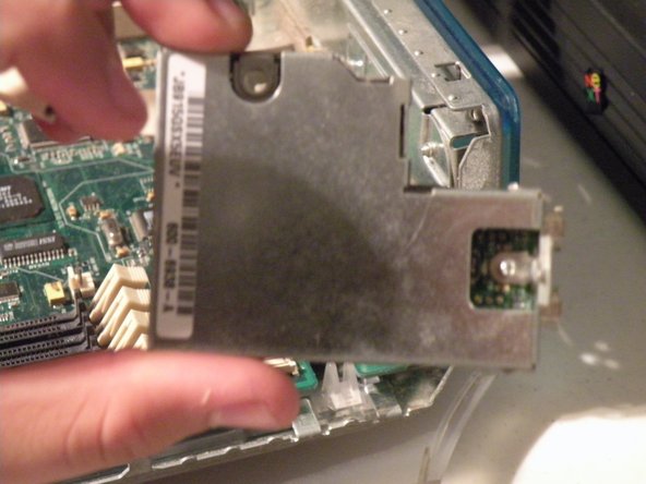 Power Macintosh G3 Azul y Blanco Desmontaje: crwdns2935265:09crwdnd2935265:02crwdnd2935265:03crwdne2935265:0