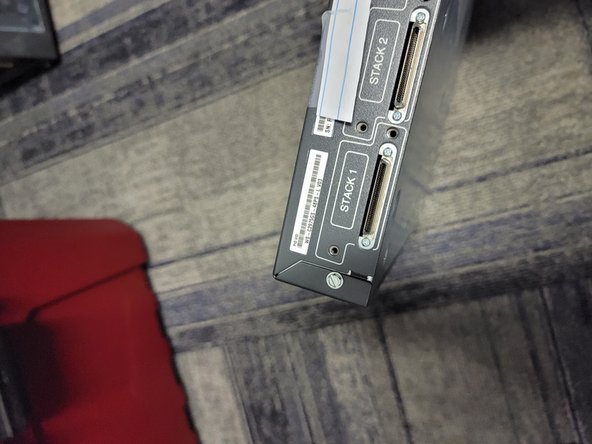 Cisco Catalyst 2975 network switch cooling fan replacement, Remove back side screws: stap 4, afbeelding 2 van 3