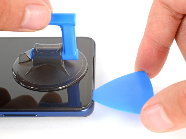 Motorola Edge 5G UW (2022) Display Replacement, Insert an opening pick: crwdns2935265:027crwdnd2935265:03crwdnd2935265:03crwdne2935265:0