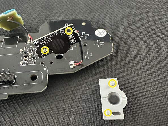 Installation du Mod Kit 8BitDo pour manette N64, Ajouter les membranes des boutons Z, L, R: étape 8, image 3 de 3