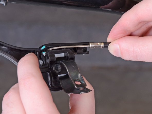 Honda FC600 Tiller Throttle Lever Replacement, Remove the Throttle Cable: crwdns2935265:05crwdnd2935265:02crwdnd2935265:02crwdne2935265:0