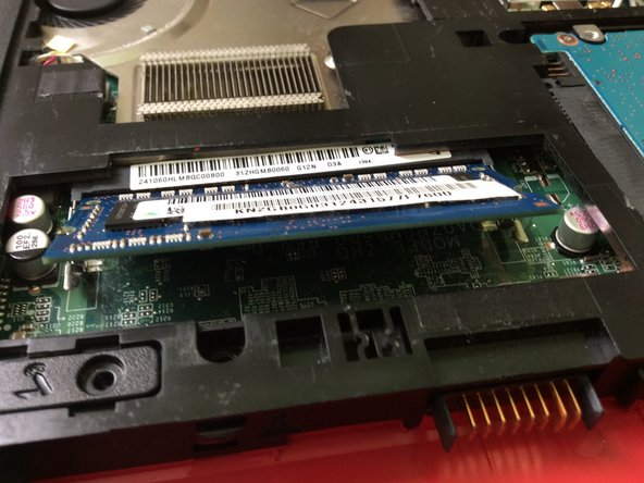 acer aspire one 725 Teardown, Removing the ram: crwdns2935265:04crwdnd2935265:02crwdnd2935265:03crwdne2935265:0