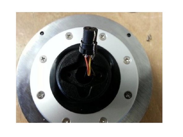 Female DIN connector, Remove the DIN connector: passo 2, immagine 2 di 3