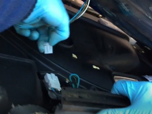 How to Fix a Loose Car Window: crwdns2935265:04crwdnd2935265:03crwdnd2935265:03crwdne2935265:0