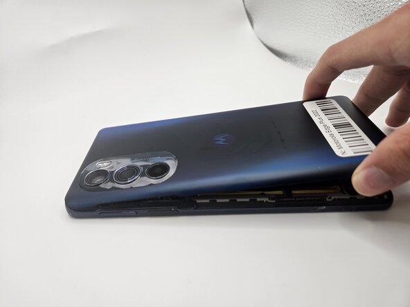 Motorola Edge Plus 2022 Display Assembly Replacement: 步骤 4 中的图像 2，3