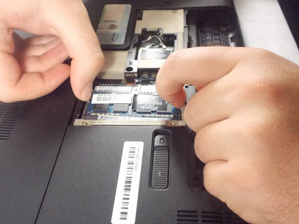 HP G62-144DX Display Replacement: step 5, image 2 of 3