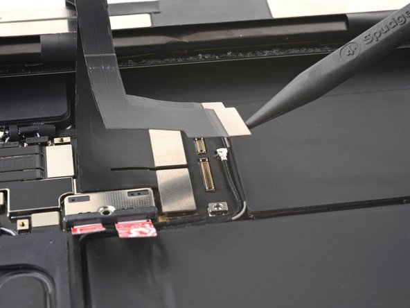 iPad Pro 11" 4th Gen Screen Replacement, Disconnect Display Cables: crwdns2935265:025crwdnd2935265:02crwdnd2935265:03crwdne2935265:0