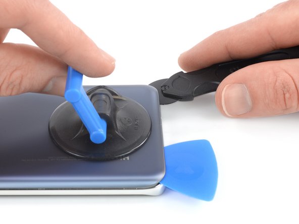 Huawei P40 Pro Screen Replacement, Cut the rear glass adhesive: step 4, image 2 of 3