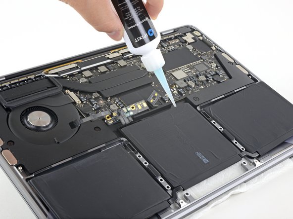 MacBook Pro 13" 2022 (M2) Battery Replacement, Soften the adhesive: crwdns2935265:035crwdnd2935265:03crwdnd2935265:03crwdne2935265:0