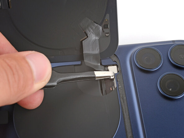 iPhone 17 Pro Back Glass Replacement, Remove the cover: crwdns2935265:010crwdnd2935265:01crwdnd2935265:02crwdne2935265:0