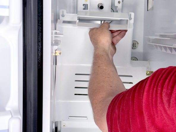 GE Side-By-Side Refrigerator Evaporator Fan Replacement: 步骤 17 中的图像 3，3