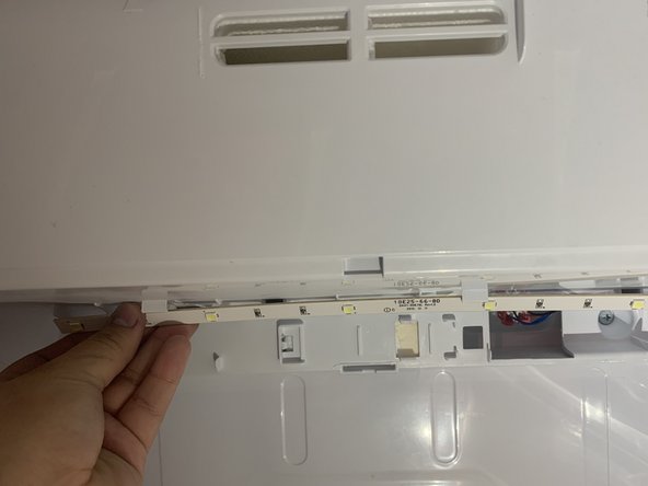 Samsung RS25J500DSR LED Light Replacement: passo 4, immagine 2 di 3