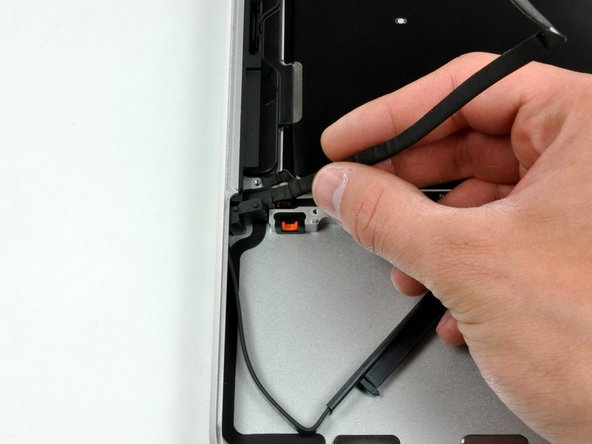 MacBook Unibody Model A1278 Hard Drive Cable Replacement: crwdns2935265:020crwdnd2935265:02crwdnd2935265:02crwdne2935265:0