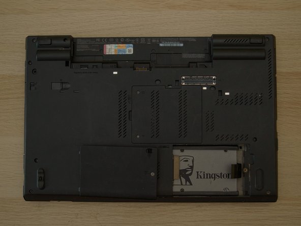 Lenovo ThinkPad T530 Hard Drive Replacement, Opening Storage Drive Door: stap 0, afbeelding 3 van 3