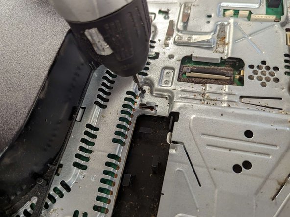 PlayStation 3 Slim Thermal Paste Replacement, Remove motherboard case: crwdns2935265:017crwdnd2935265:02crwdnd2935265:03crwdne2935265:0