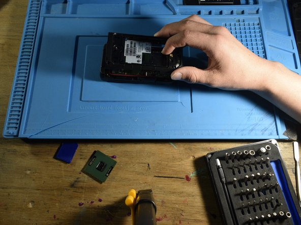 CAT S22 Teardown, Removing the back: crwdns2935265:02crwdnd2935265:02crwdnd2935265:02crwdne2935265:0