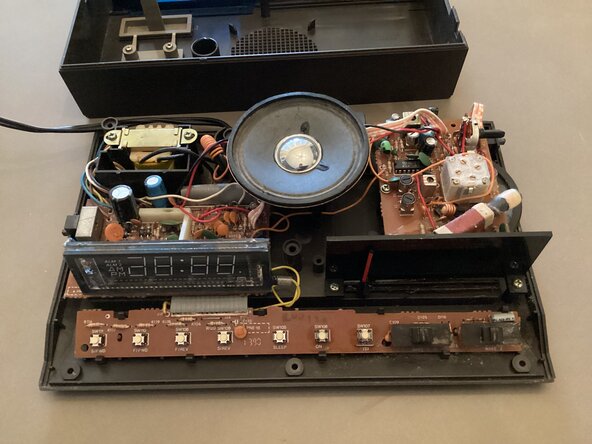 1976 General Electric Clock Radio Teardown: crwdns2935265:04crwdnd2935265:03crwdnd2935265:03crwdne2935265:0